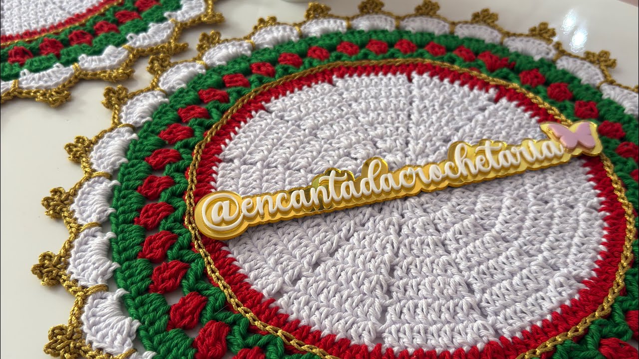 Sousplat Natalino 🎄🎅 #crochet #sousplatemcroche #natal #crochê #mesaposta #meseiras 