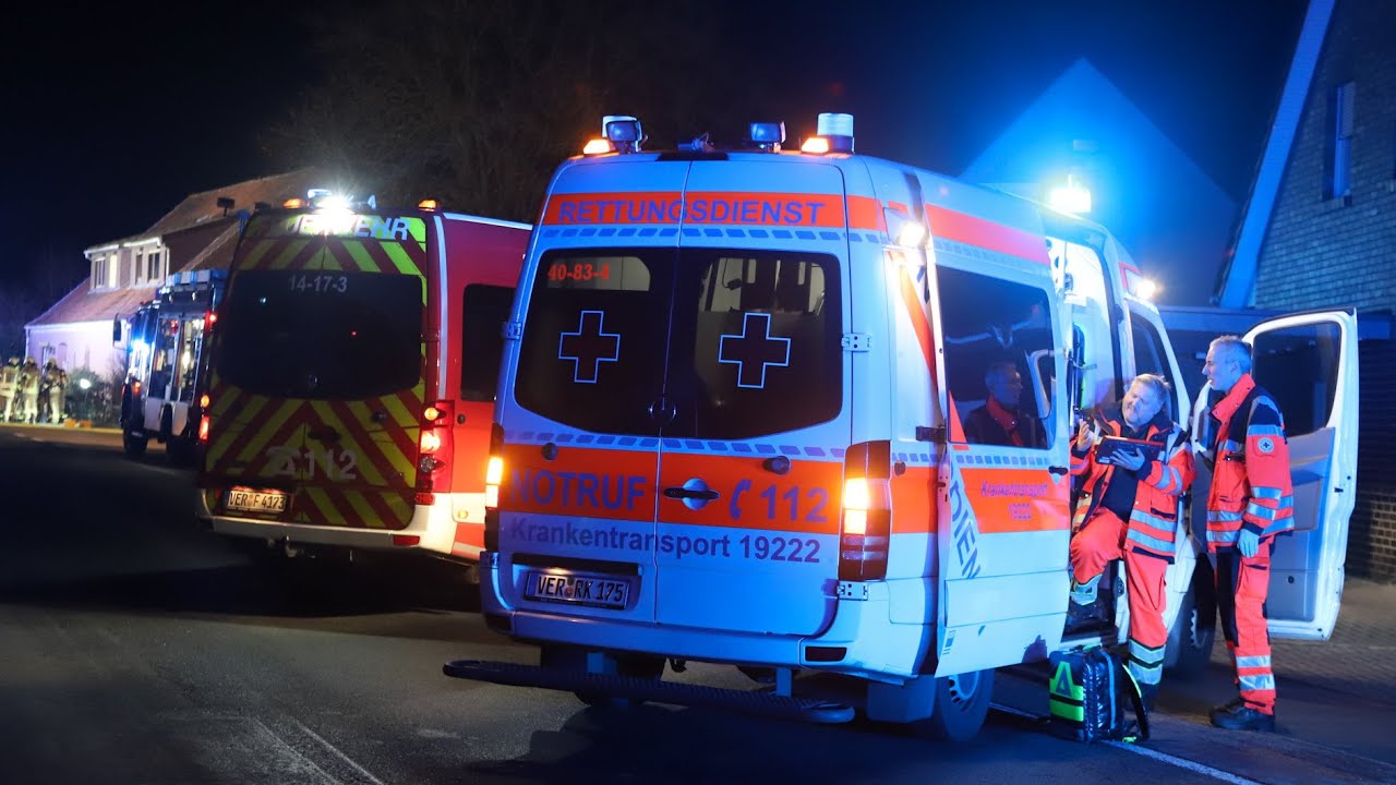 Küche in Vollbrand - drei Menschen ziehen sich bei Löschversuch teils schwere Verletzungen zu