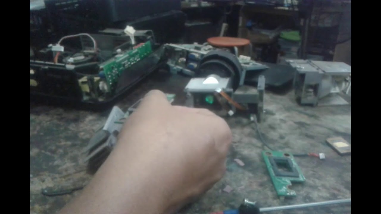 PROYEKTOR INFOCUS IN112 GAMBAR BINTIK BINTIK.