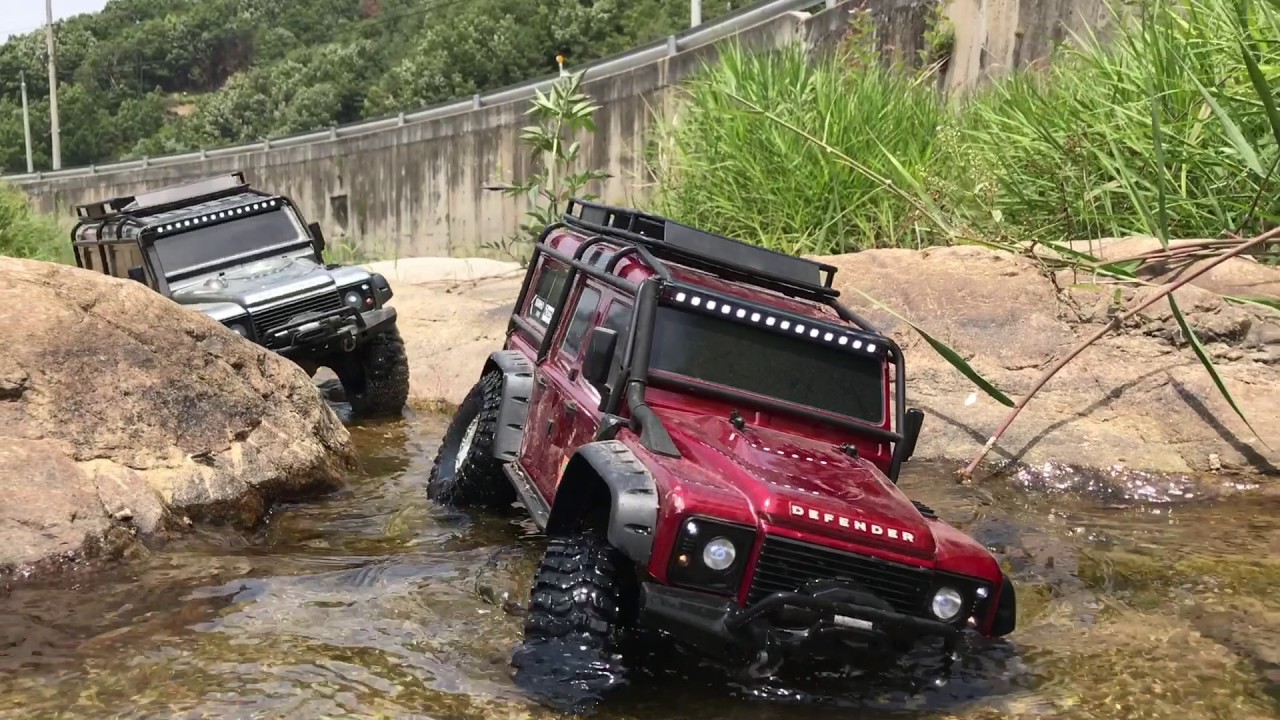 Traxxas TRX-4 LandRover Defender 110 - In a small valley 1/3