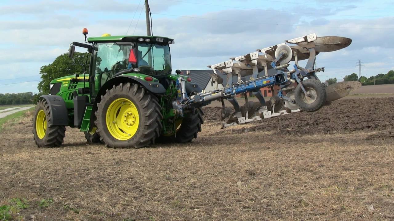 Deere 6125 R  and Overum Variflex CX 4975H Plough