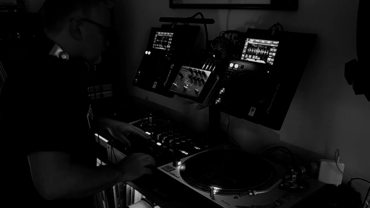 0005 Wolf Mix 24 09 2025 (Deep and Hypnotic Techno)