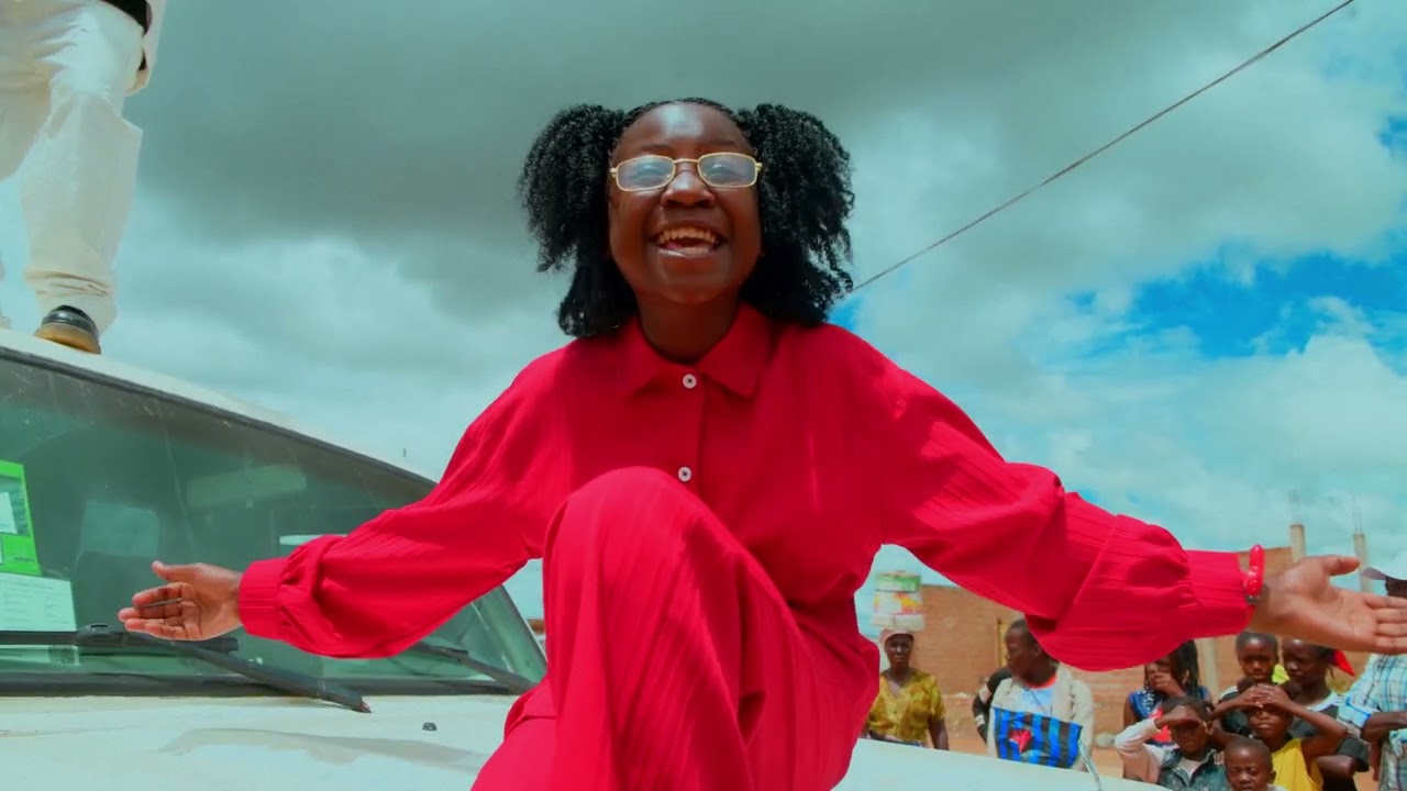 SÓ DEUS FAZ ASSIM   KEMY VALENTE X YONAIRA CHIMO