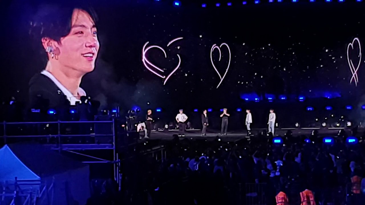 ARMY SINGS YOUNG FOREVER TO BTS  AND JK, JIMIN, J HOPE CRIED / Day 2 / London  Wembley Stadium😭💜😭