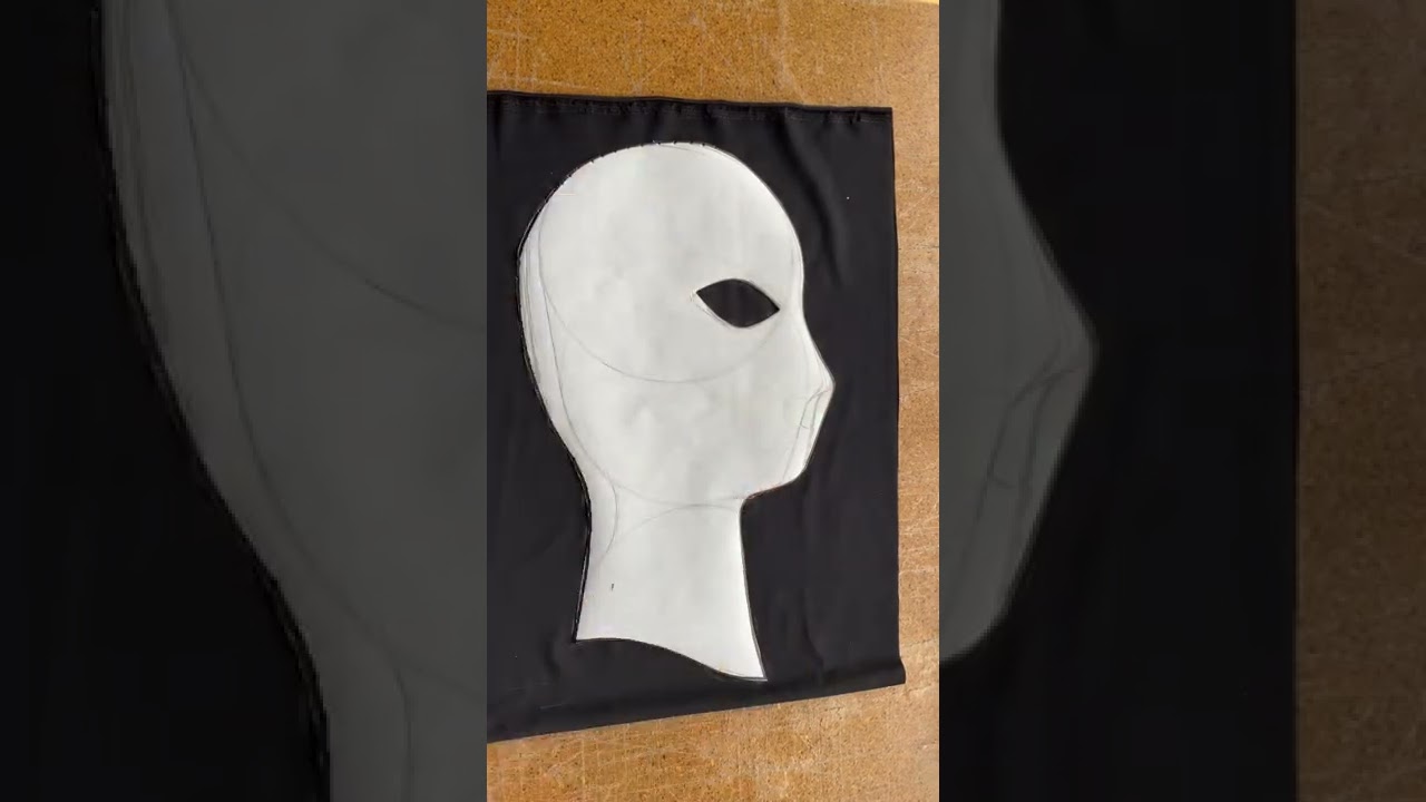 Haciendo máscara balaclava inspired en Balenciaga Demna Gvasalia
