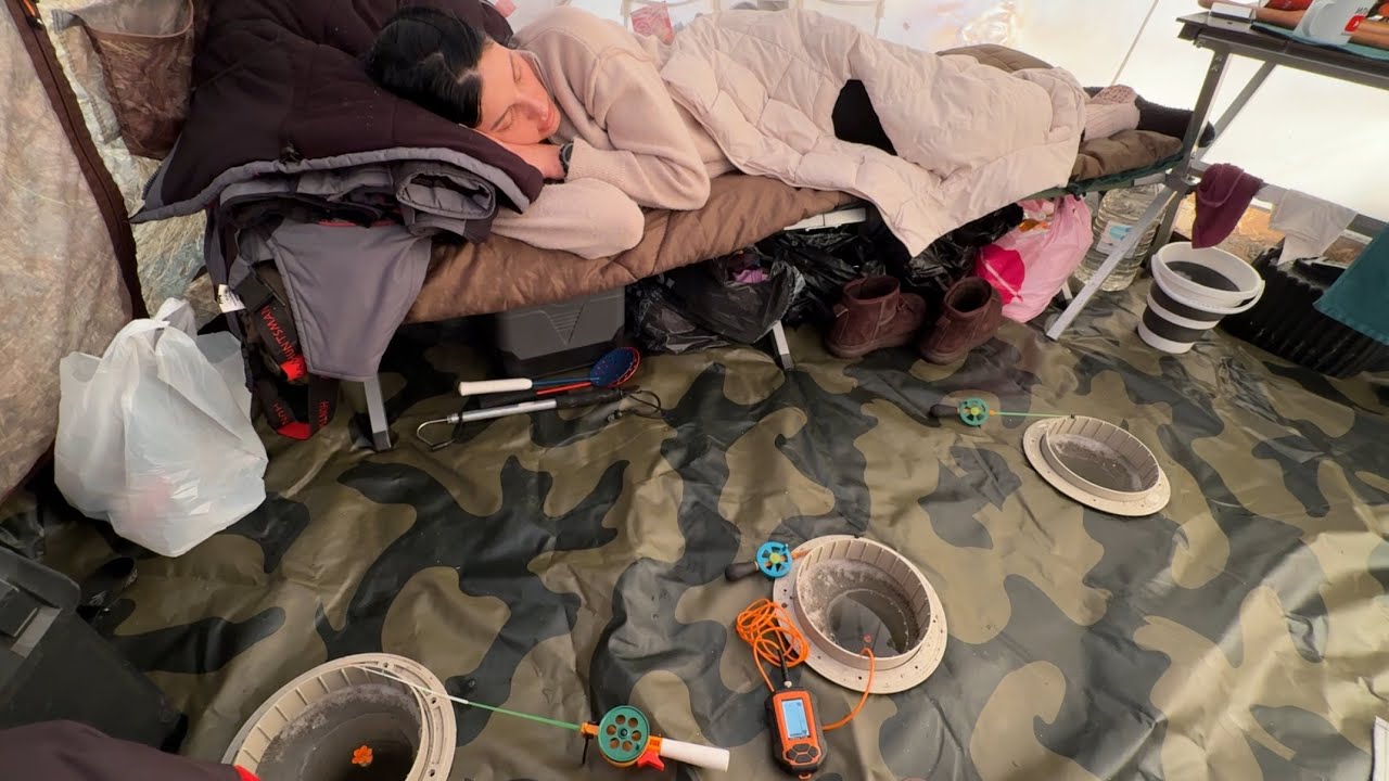С ЖЕНОЙ ЖИВЕМ В ПАЛАТКЕ НА ЛЬДУ, НОЧНАЯ РЫБАЛКА НА ЛЕЩА, ВИЛЕЙСКОЕ ВОДОХРАНИЛИЩЕ.