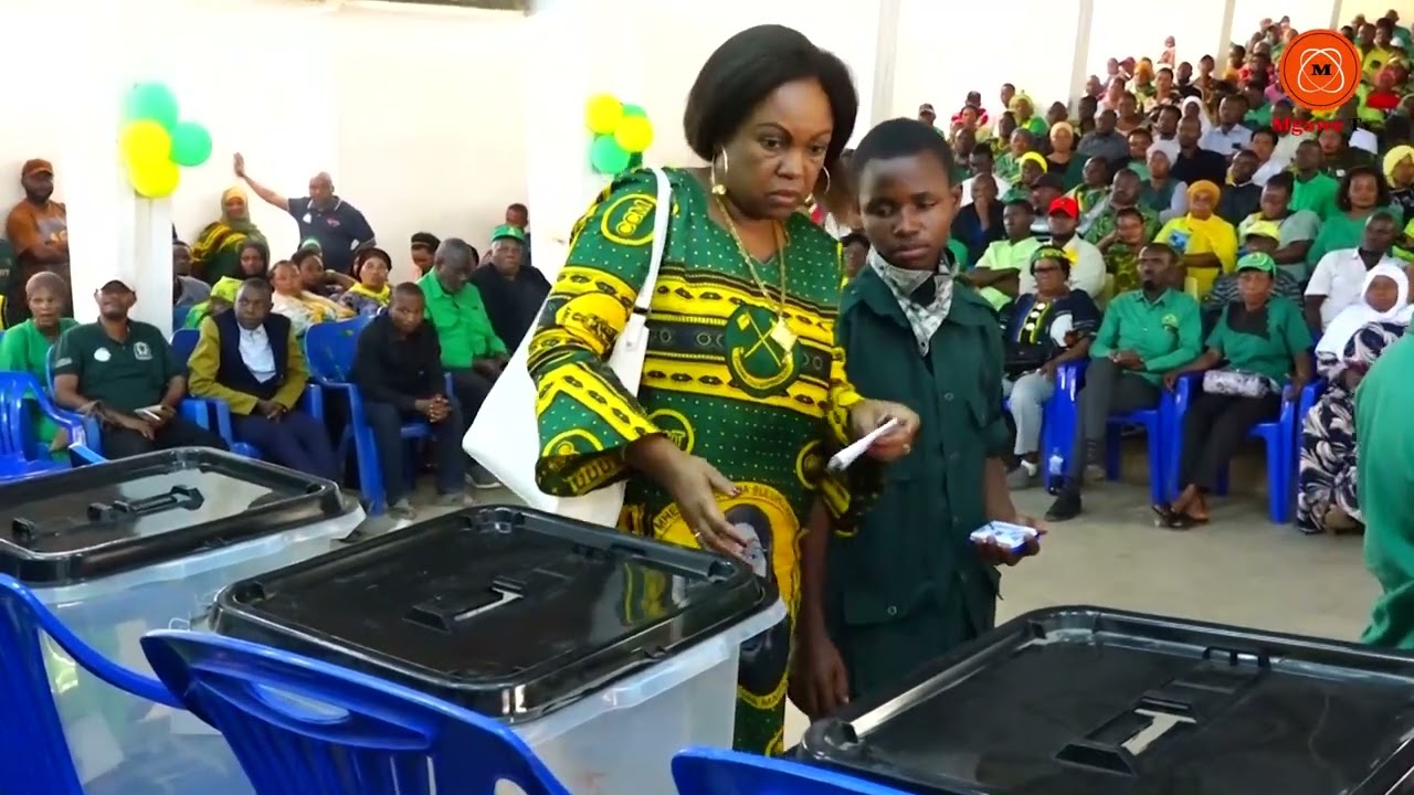 KIMEUMAMA KIBAHA! MGOMBEA UBUNGE JIMBO CHARLES MWAMAJA PHD. AZUIWA KUPIGA KURA.