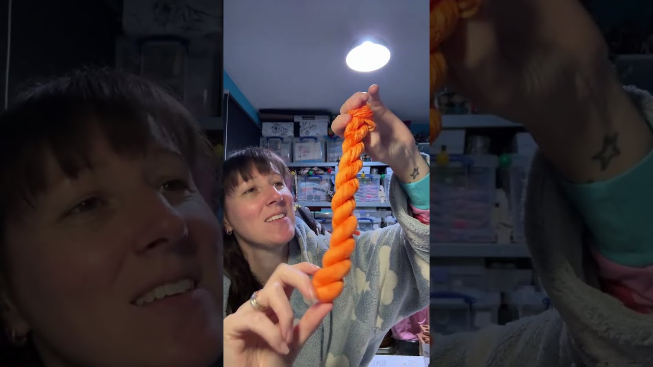 Yarn Advent 2025 - Vlogmas Day 13 & 14 - Live at 5pm!🎄 🎅🏻