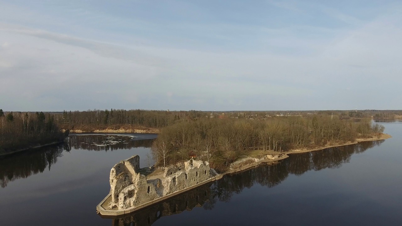 We are flying over Koknese** Мы летим над Кокнесе** Wir fliegen &uuml;ber Koknese**