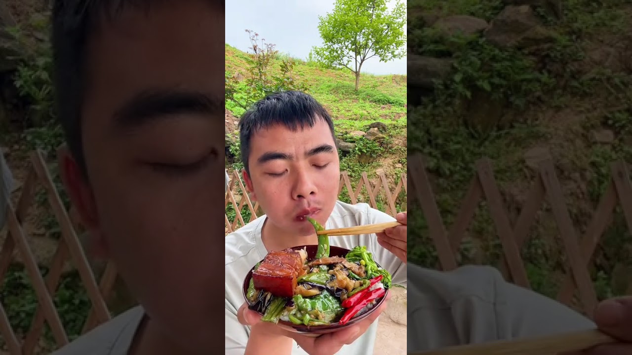 兄弟姐妹 吃饭了哦 今天吃红烧肉 好久没吃了 还是挺好吃的呢 简简单单又是一餐#抖音美食推荐官 #农村美食 #记录我的农村生活 @DOU+小助手
