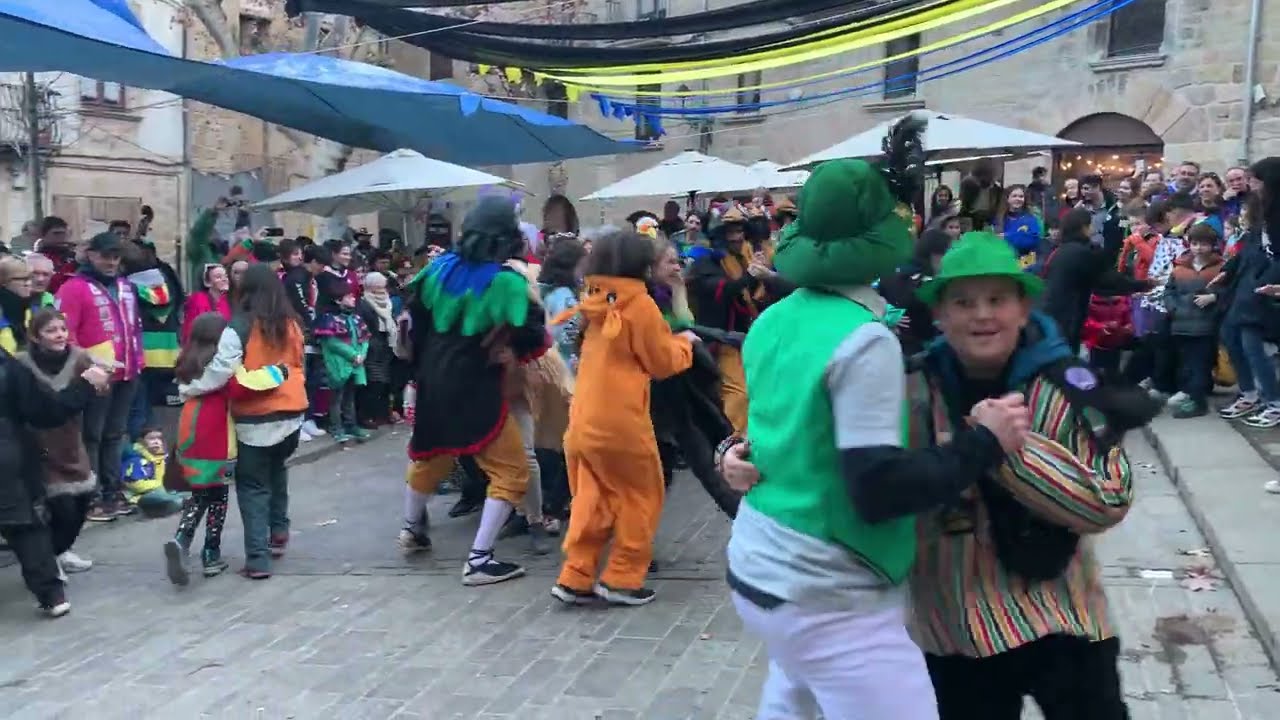 La contradansa Boja a la Plaça de Sant Joan - Solsona Carnaval 2024