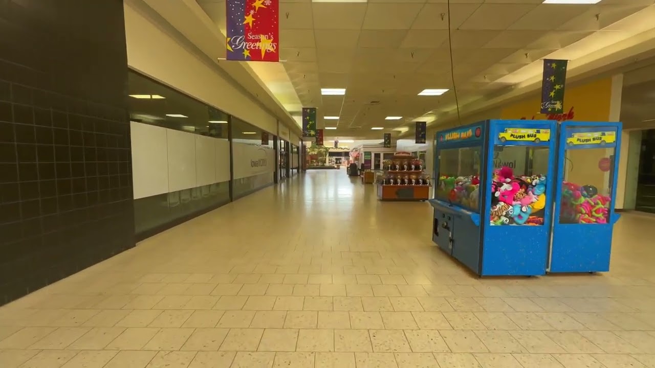 ⁴ᴷTour Of Westland Mall In Burlington, Iowa | November 2023