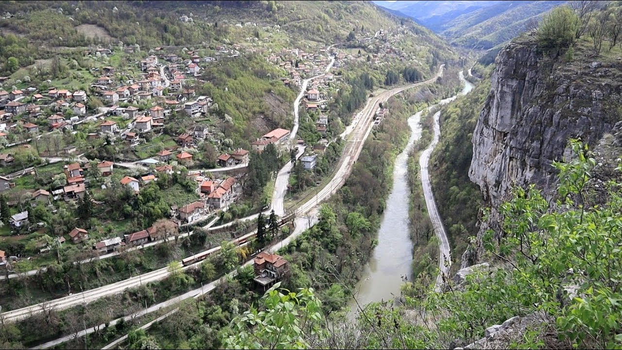 Уловени влакчета на Лакатник...