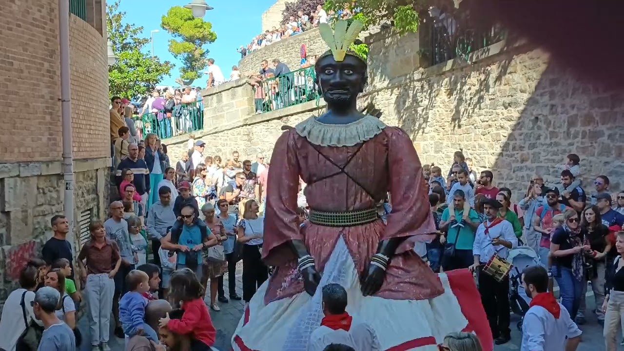 GIGANTES Y PROCESIÓN DE SAN FERMÍN TXIKITO 2023
