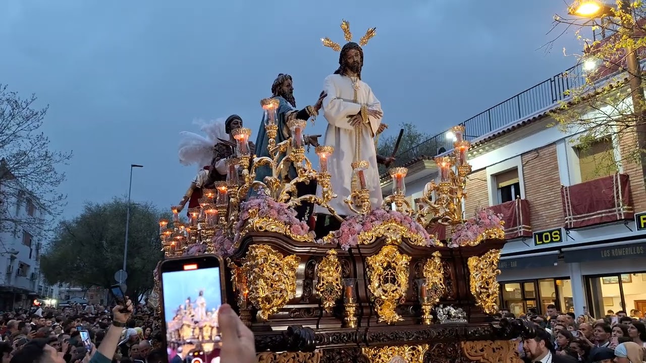 Silencio camino al Puente Romano al son de 'Amor de un barrio' - Semana Santa Córdoba 2024