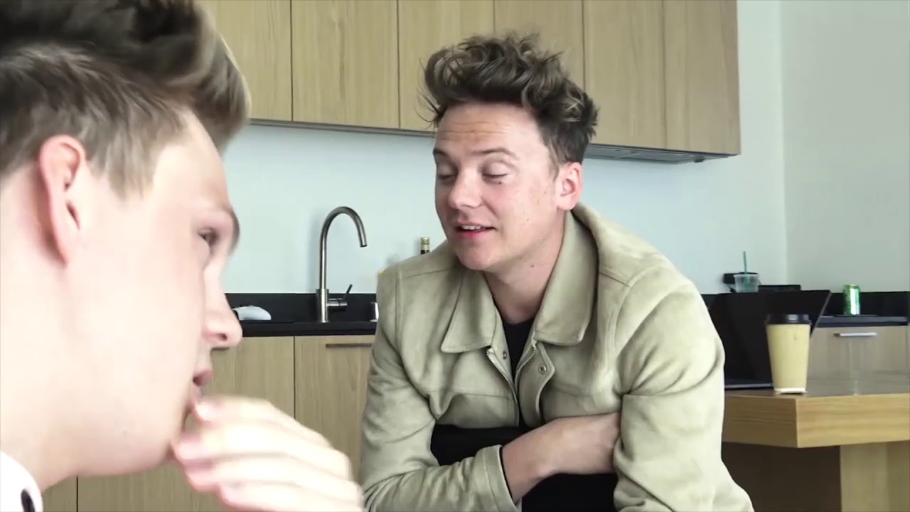 BEST CASUAL SINGING MOMENTS #1 - Conor Maynard