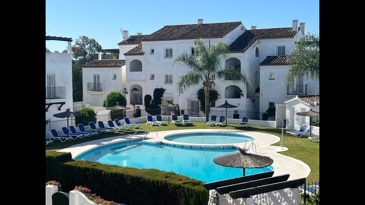 SOLD STC 2 bedroom middle floor apartment in Benavista, Estepona, Costa del Sol, Spain