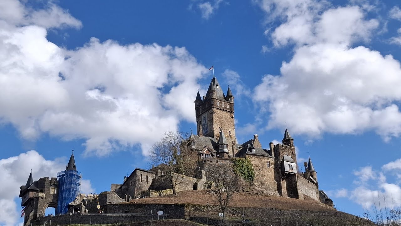 Die Mosel mit ihren Burgen. Saisonal alle geschlossen 🥴