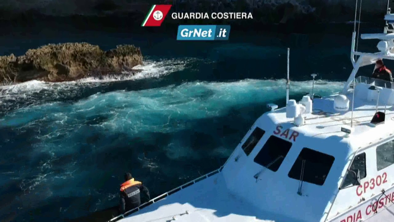 Guardia Costiera: addestramento al salvataggio in mare