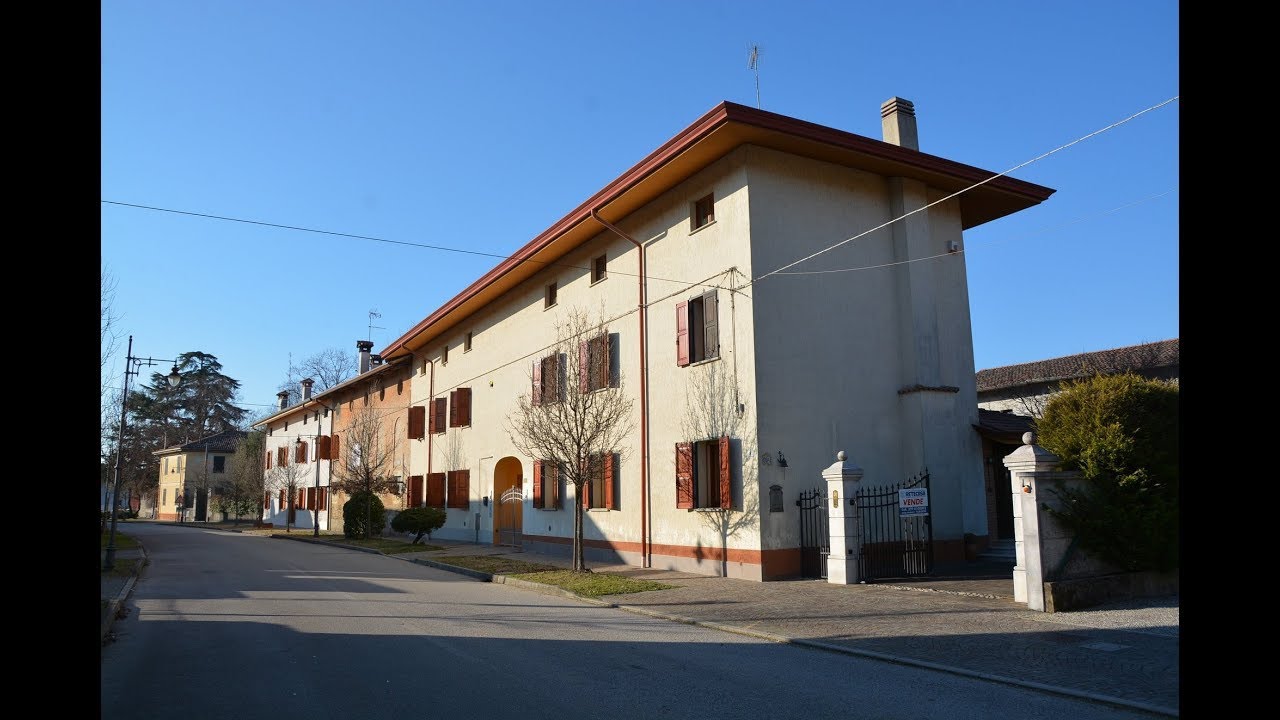 SANTA MARIA LA LONGA, SANTO STEFANO: CASA ACCOSTATA FINEMENTE RISTRUTTURATA CON DEPENDANCE