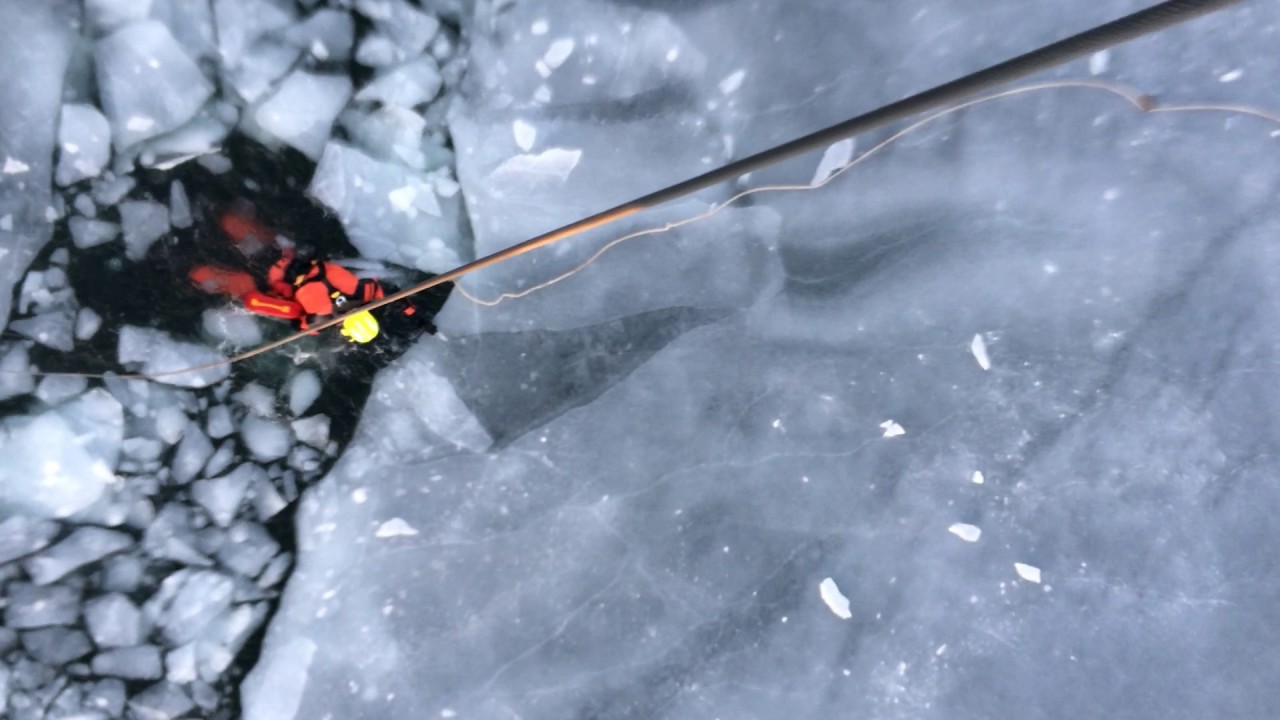 Mirakelräddning under isen