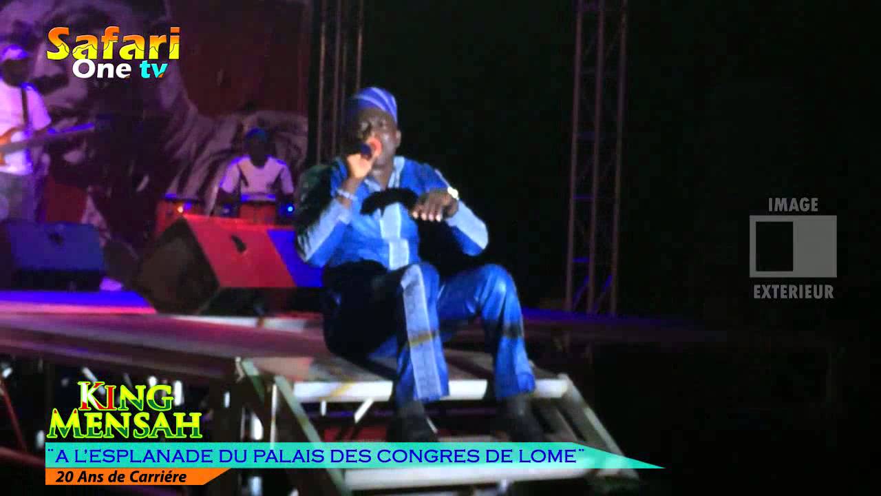 King Mensah à l'esplanade du palais des congres de Lome