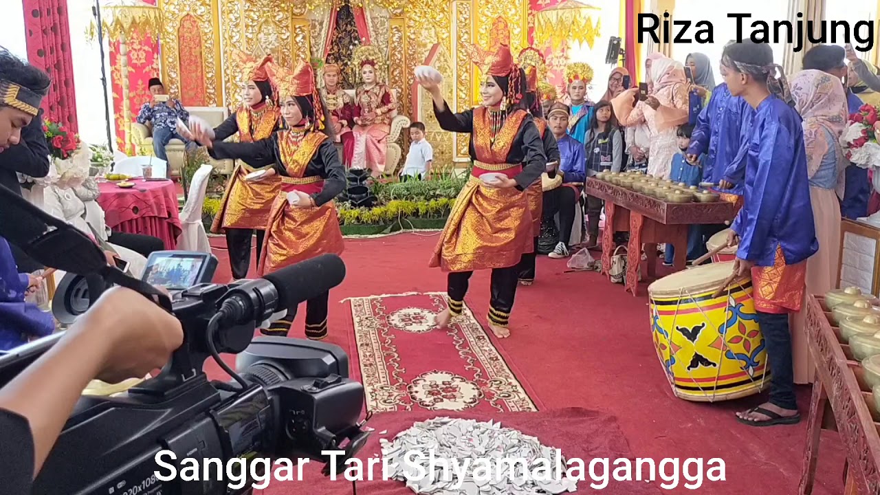 Performance of Plate Dance (Tari Piring)!! Minangkabau Tradisional Art/Padang West Sumatra/Indonesia
