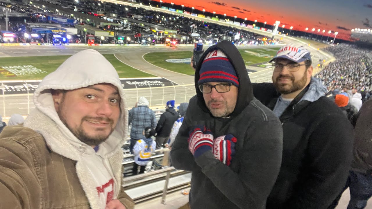 Холодный и ветреный день для гонок NASCAR на автодроме Echo Park Speedway.
