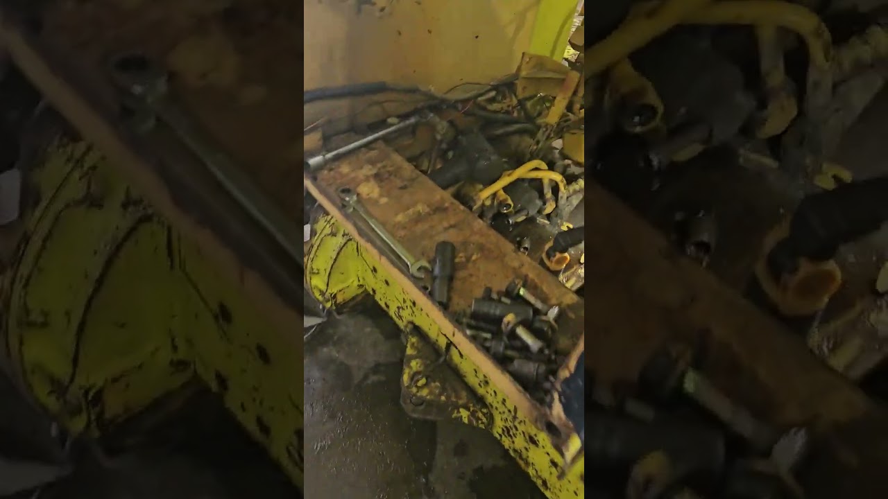 Komatsu D20p-6  She's ugly y'all! Have a look see. Nasty brake band a steering clutches.
