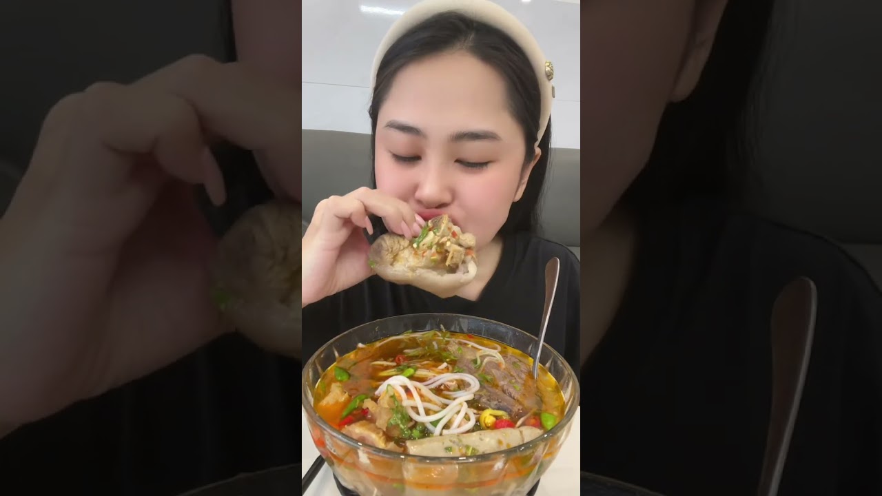 Bún bò phải ăn cay nóng mới ngon #dungthichan #mukbang #food 