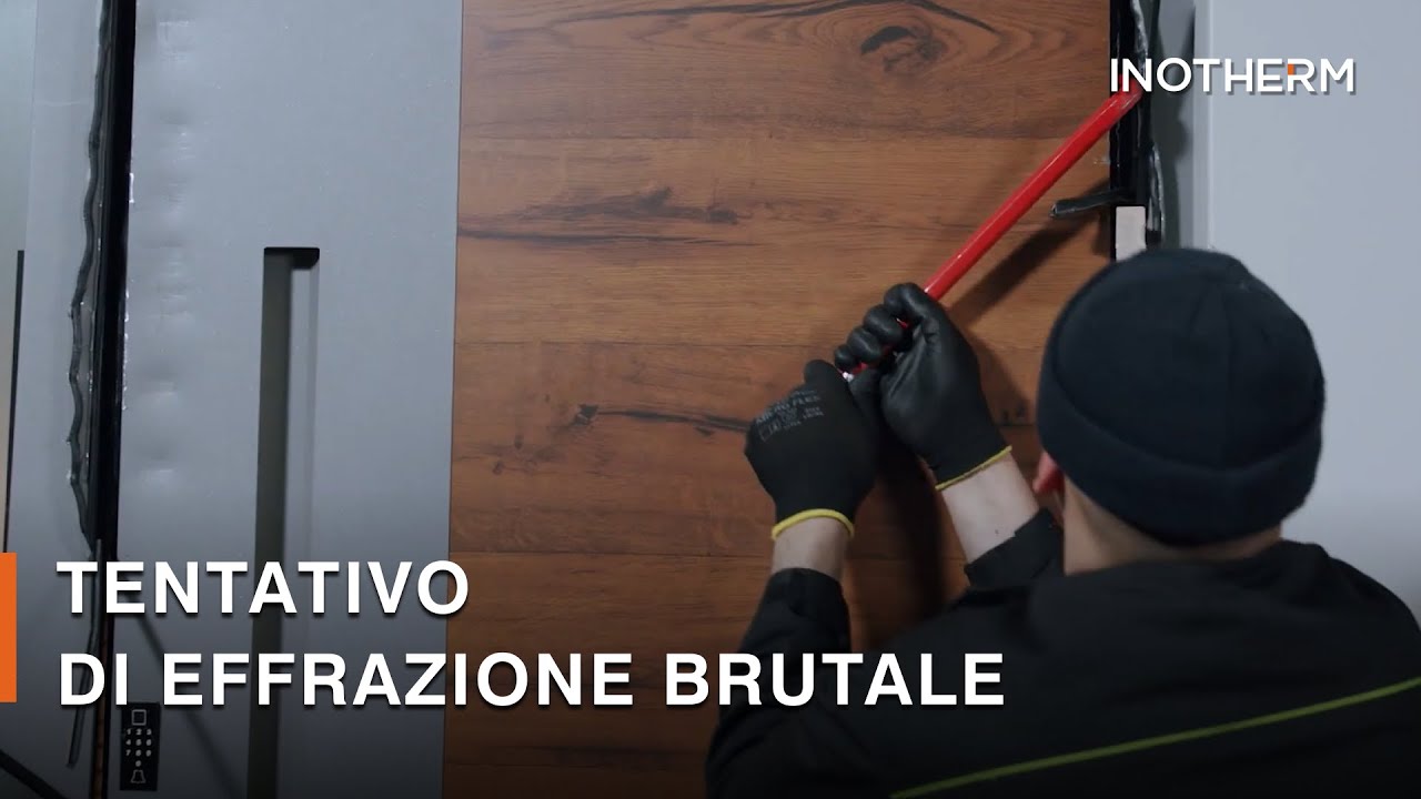 Un tentativo violento e non riuscito di scassinare una porta blindate Inotherm