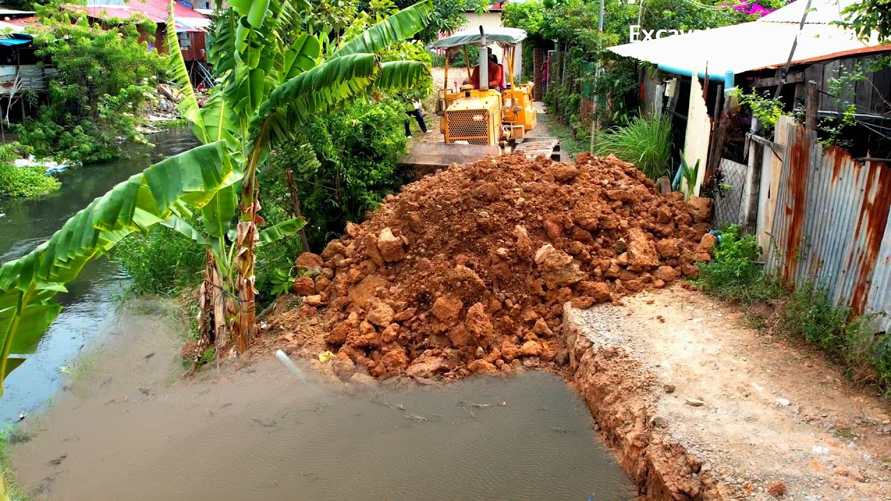 Best Action Skills Bulldozer KOMATSU Working Pushing Dirt Repair Riverside And Truck Dumping Dirt