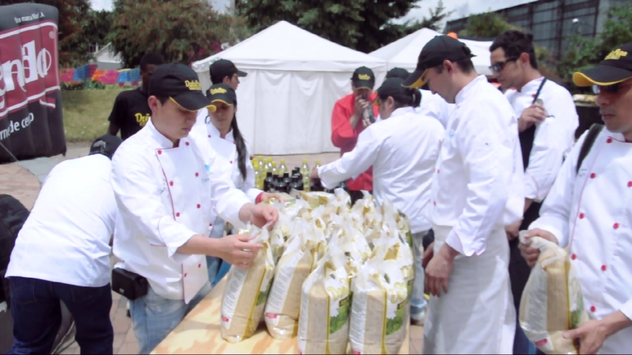 La Paella Mas Grande de Colombia - El Club del Chef