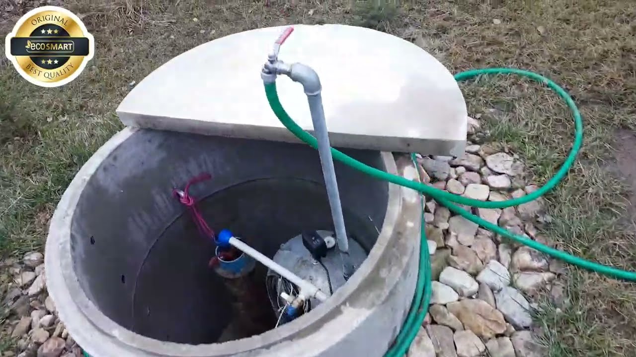 Domácí vodárna v betonovém zhlaví 60m hlubokého vrtu. Nerezové čerpadlo a zinkovaná tlaková nádoba.