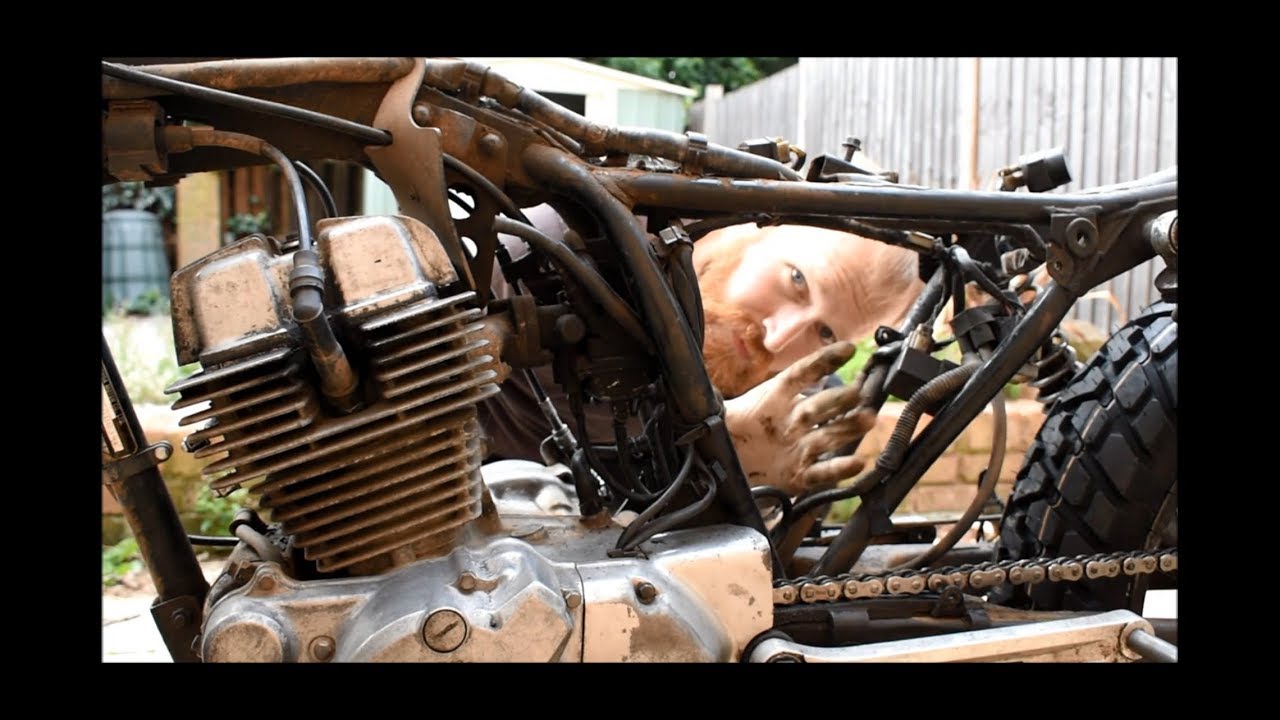 Honda cb250 scrambler build EP07 - whipping out the carb