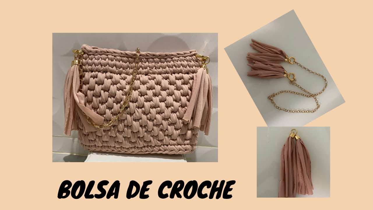 Bolsa de crochê com fio de malha com acessórios dourados