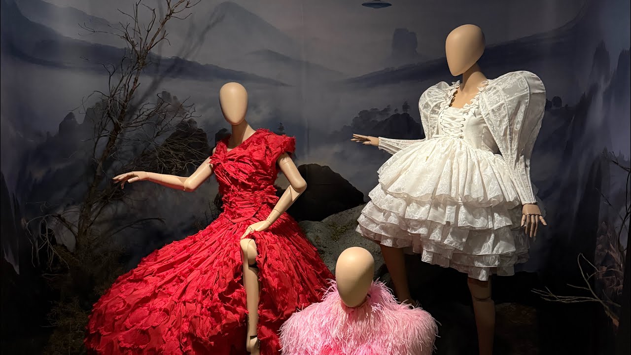 “Nostalgia/utopía”: Ana Locking celebra 20 años en la moda 