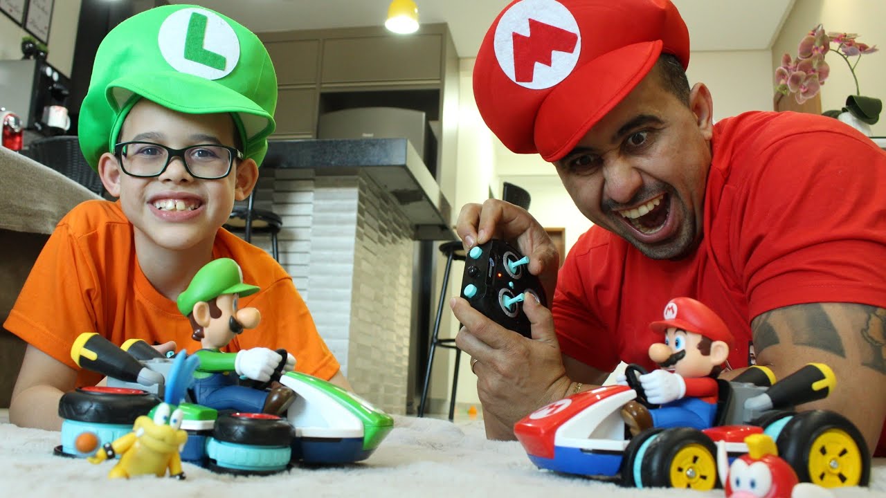 LUCAS E PAPAI BRINCAM COM SUPER MARIO
