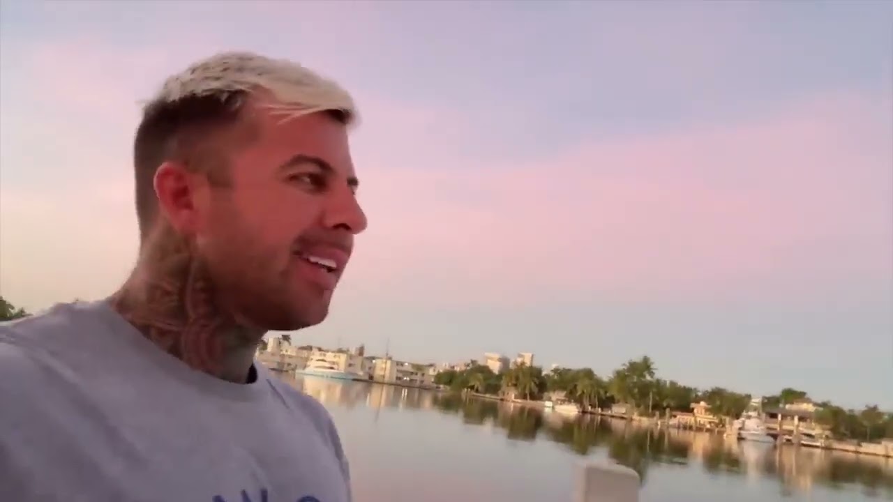 Millonario reflexiona a las 6am en su Mansion