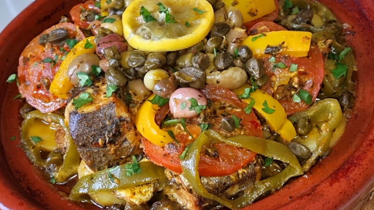 طاجين سمك الميرلان بالشرمولة و الخضر و الكبار 👌طاجين رائع سهل و لذيذ✅️