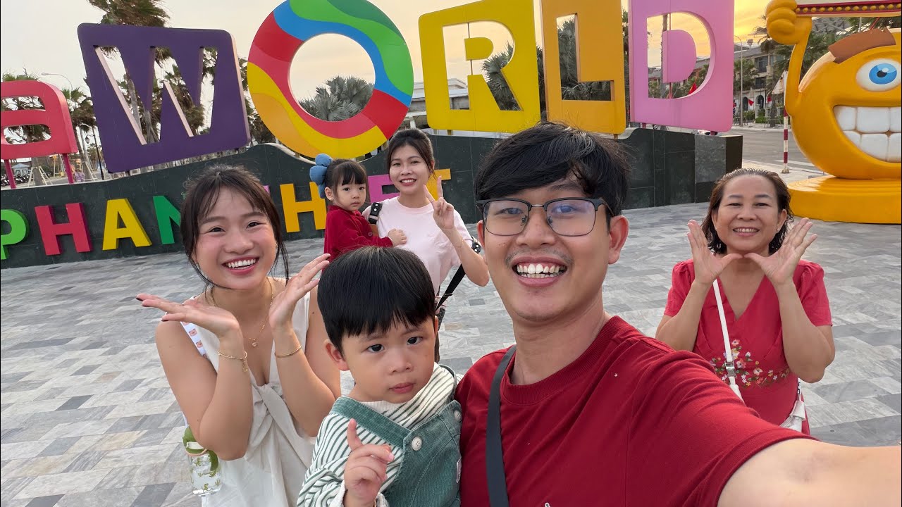 Day 2b - Dạo biển và hồ bơi Movenpick Phan Thiết