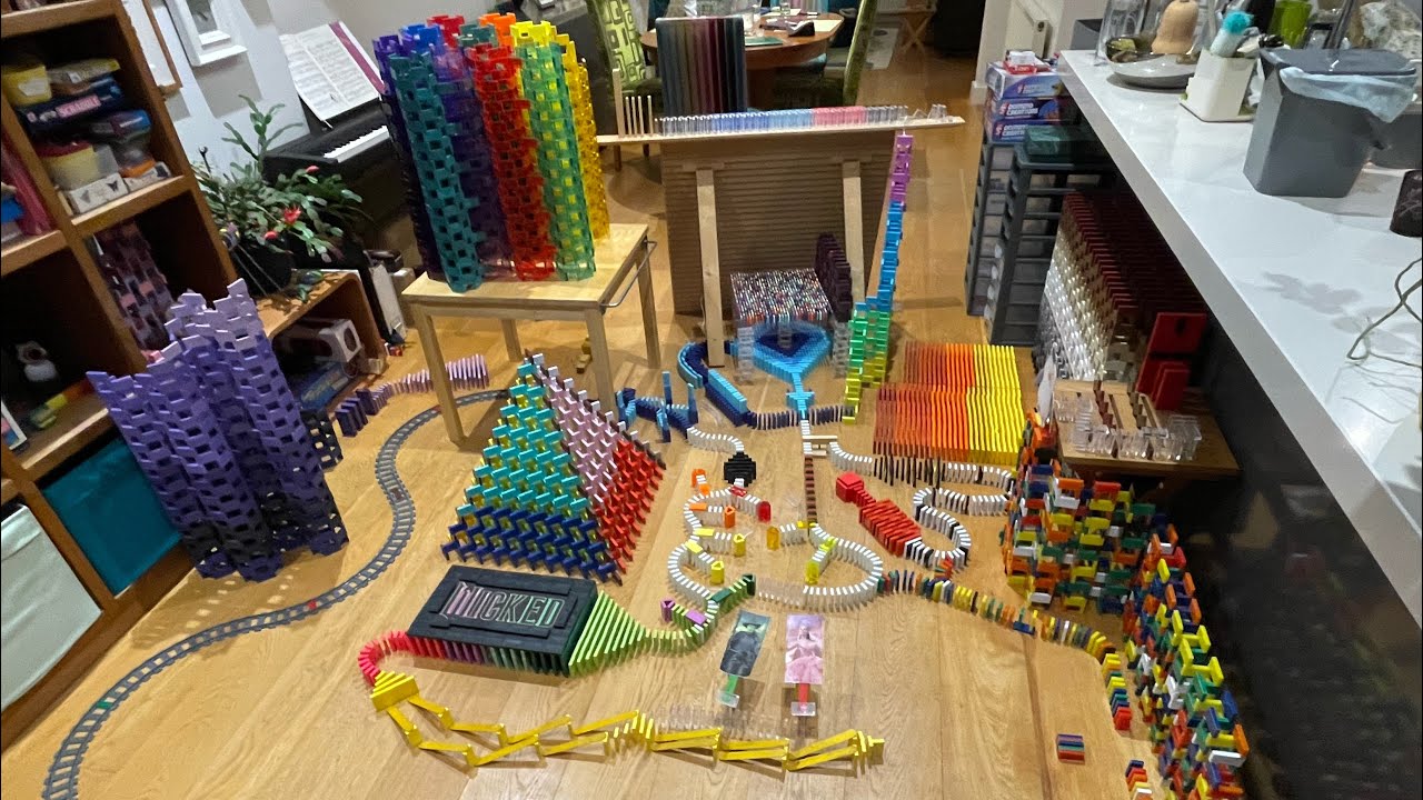 DOMINO MANIA | 11,111 DOMINOES