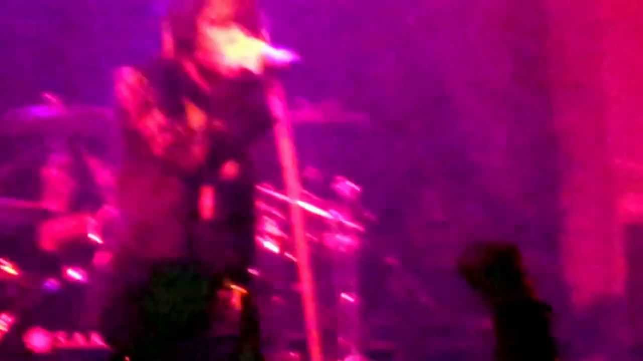 Live VAMPS Barcelona 28/09/2013 - Life On Mars (cover)