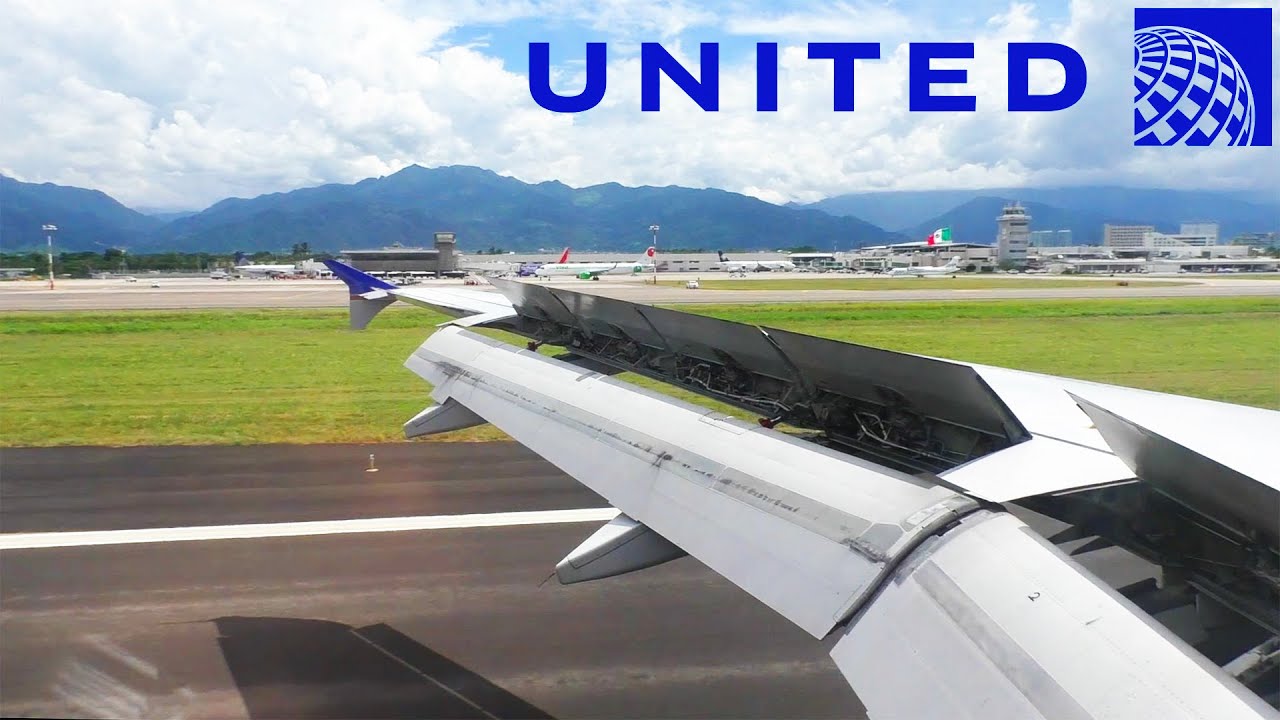 United Airlines Airbus A320 Landing in Puerto Vallarta, Mexico (PVR)