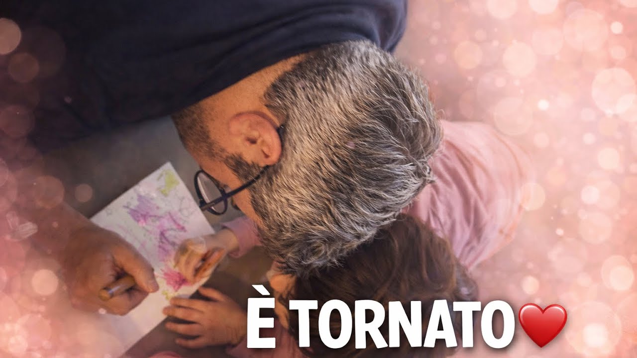 È TORNATO DAL LAVORO… E LEI ASPETTAVA SOLO LUI 🥹