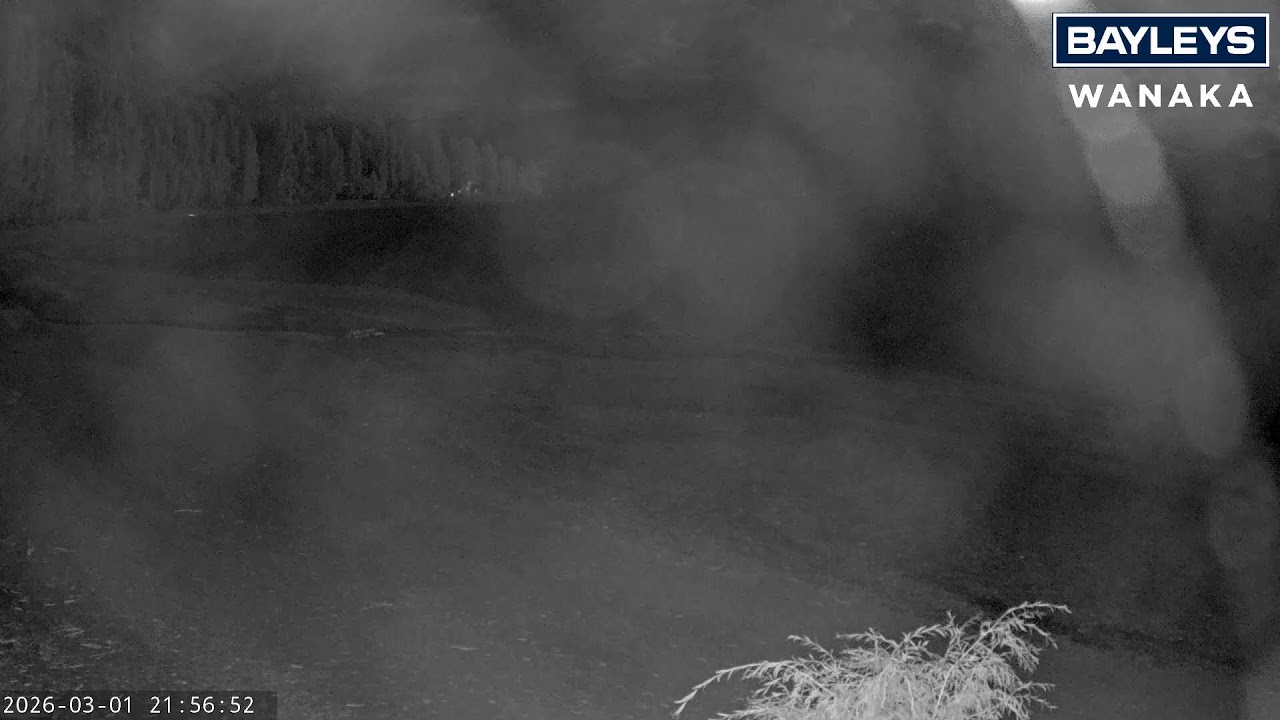 Lake Wānaka webcam, sponsored by Bayleys Wanaka