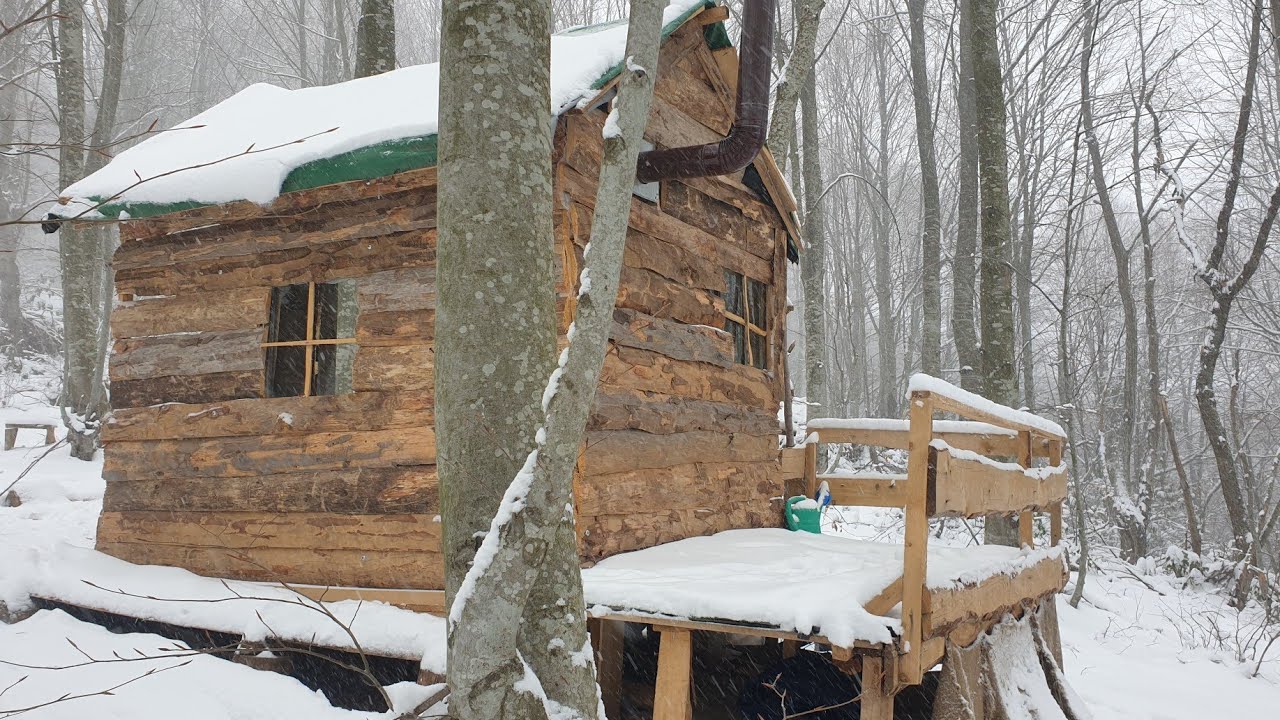 Dağ Evinde Kar.Doğada Tek Başına Dağ evi. 72.B&ouml;l&uuml;m  Solo Bushcraft Camp Karda Kamp Yapmak &ndash;Kış Kampı