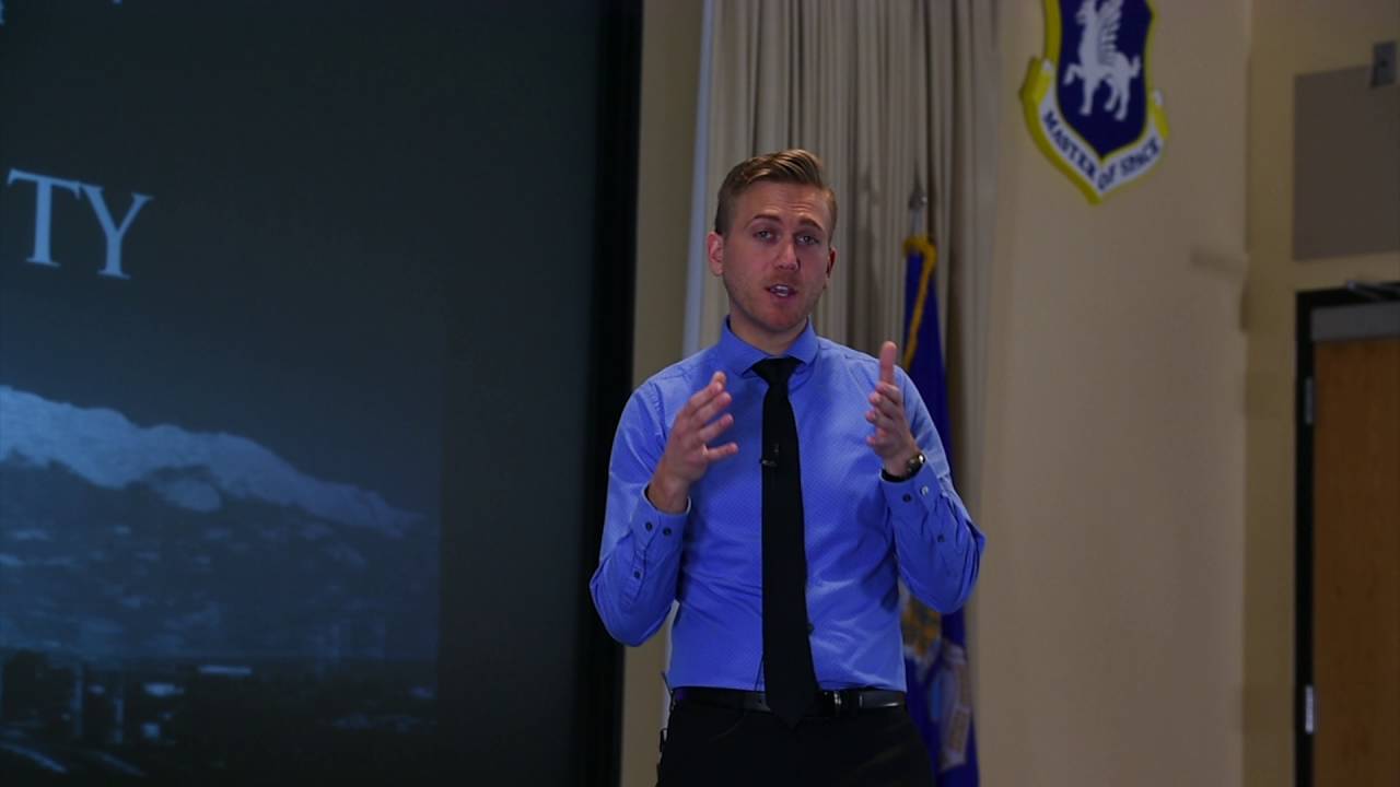 Вмешательство очевидцев во благо | Нейт Берк | TEDxSchriever