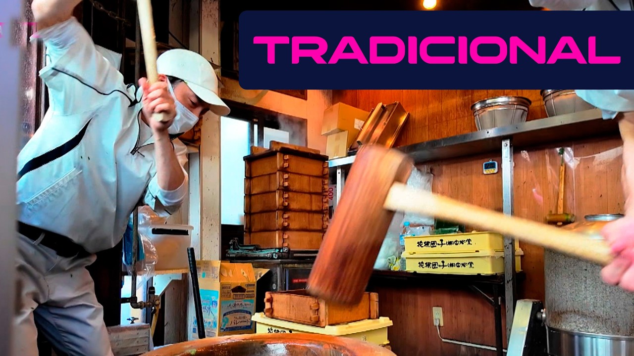 La tradicional preparaci&oacute;n del MOCHI, una comida t&iacute;pica japonesa que es furor entre los turistas
