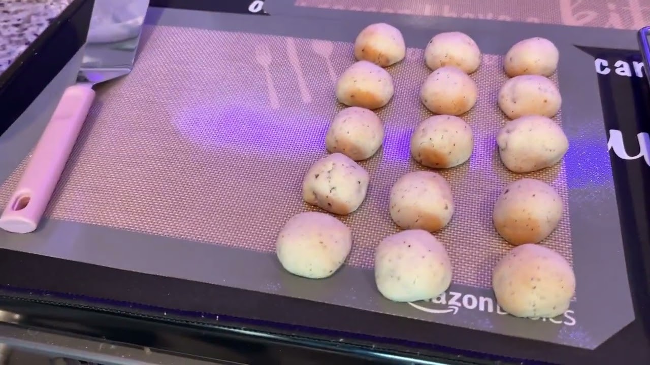 Parchment paper vs silicone baking mats